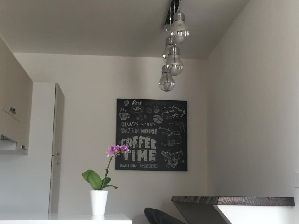 Toledo Boutique Studio Apartments Наполи Екстериор снимка