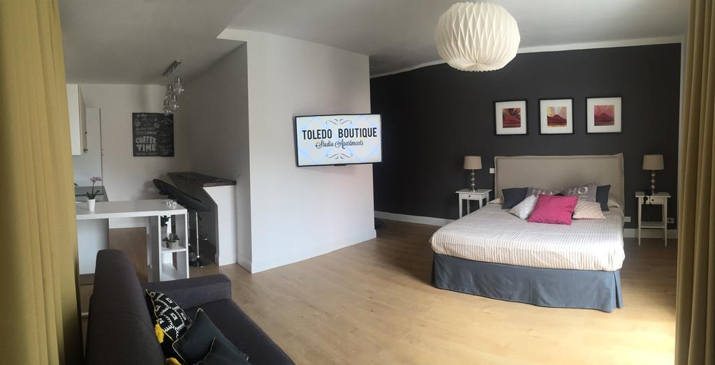 Toledo Boutique Studio Apartments Наполи Екстериор снимка