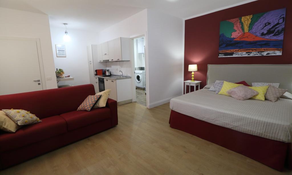 Toledo Boutique Studio Apartments Наполи Екстериор снимка