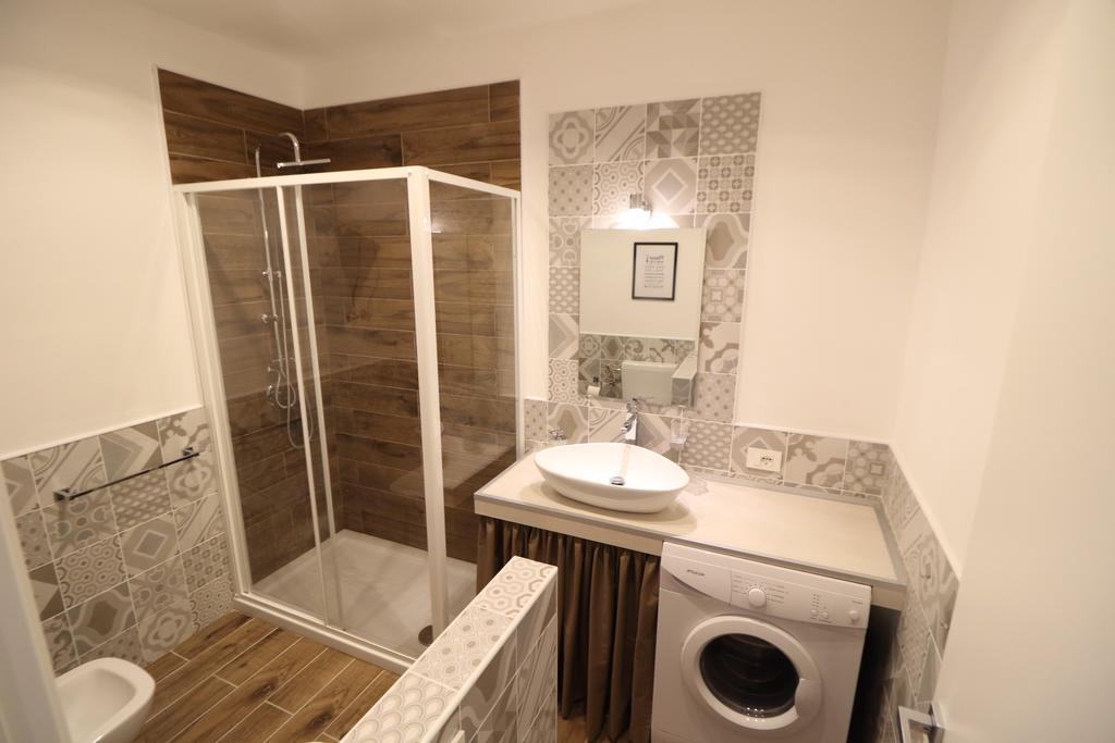 Toledo Boutique Studio Apartments Наполи Екстериор снимка