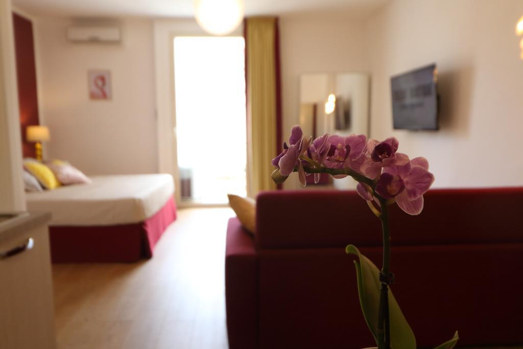 Toledo Boutique Studio Apartments Наполи Екстериор снимка